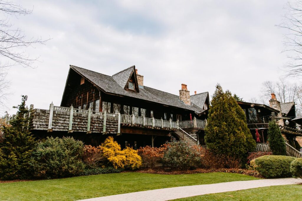 Outside of Bill Miller's Castle, showing off the arctitecture